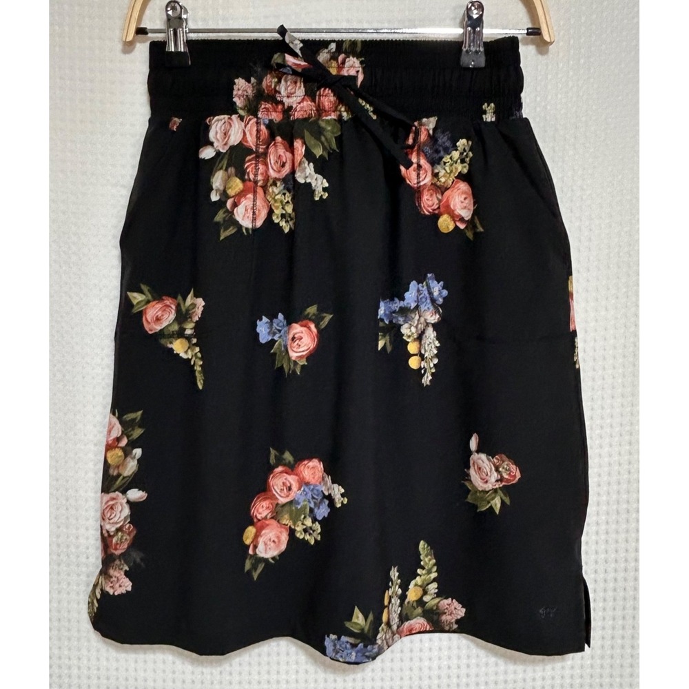 Albion The Away Skirt size Small Black Pull On Floral Roses Pockets Athletic j1